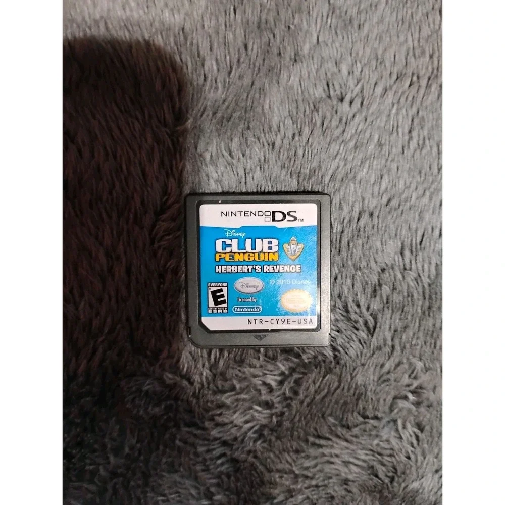 Nintendo DS Club Penguin‎